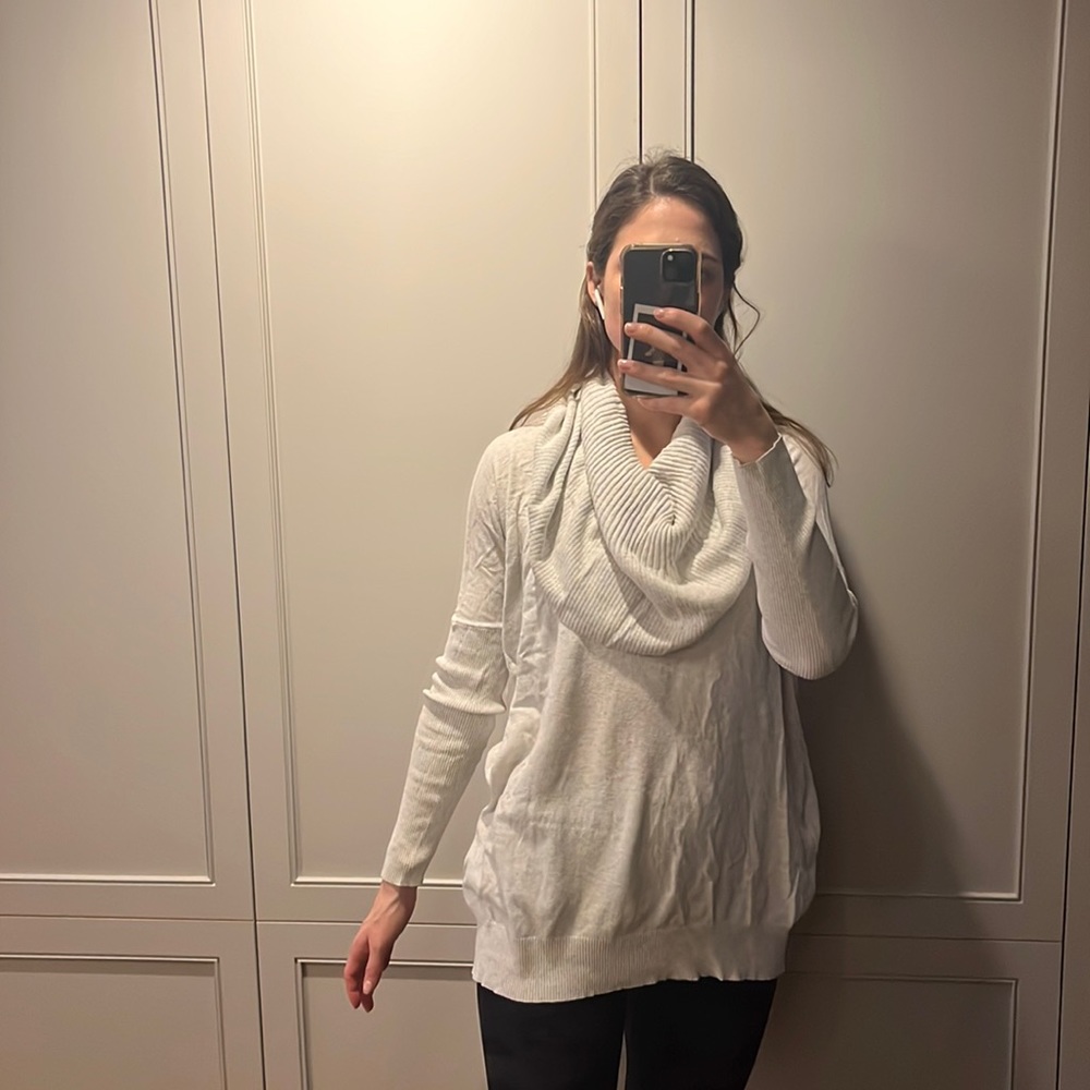 VS sweater